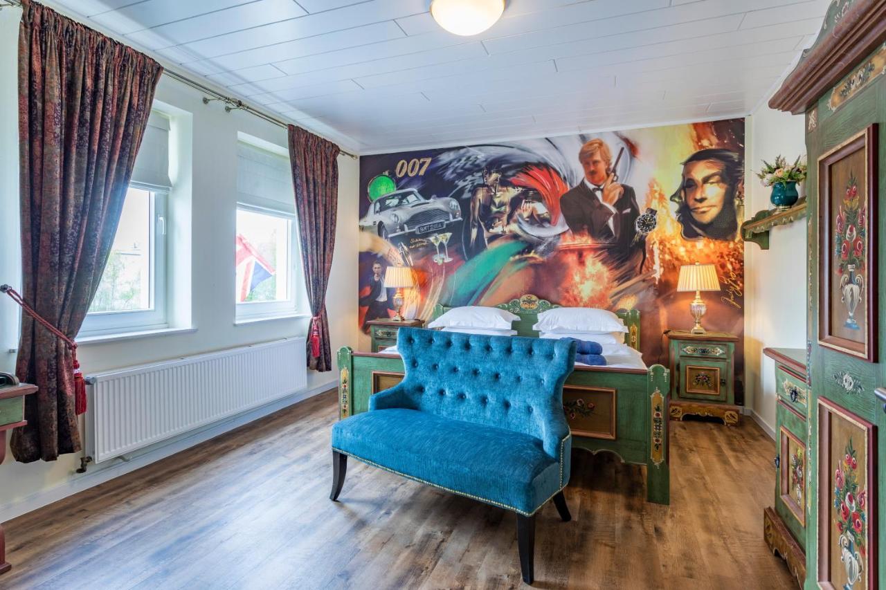 The Little Britain Inn Themed Hotel One Of A Kind In Europe Vettelschoß Εξωτερικό φωτογραφία