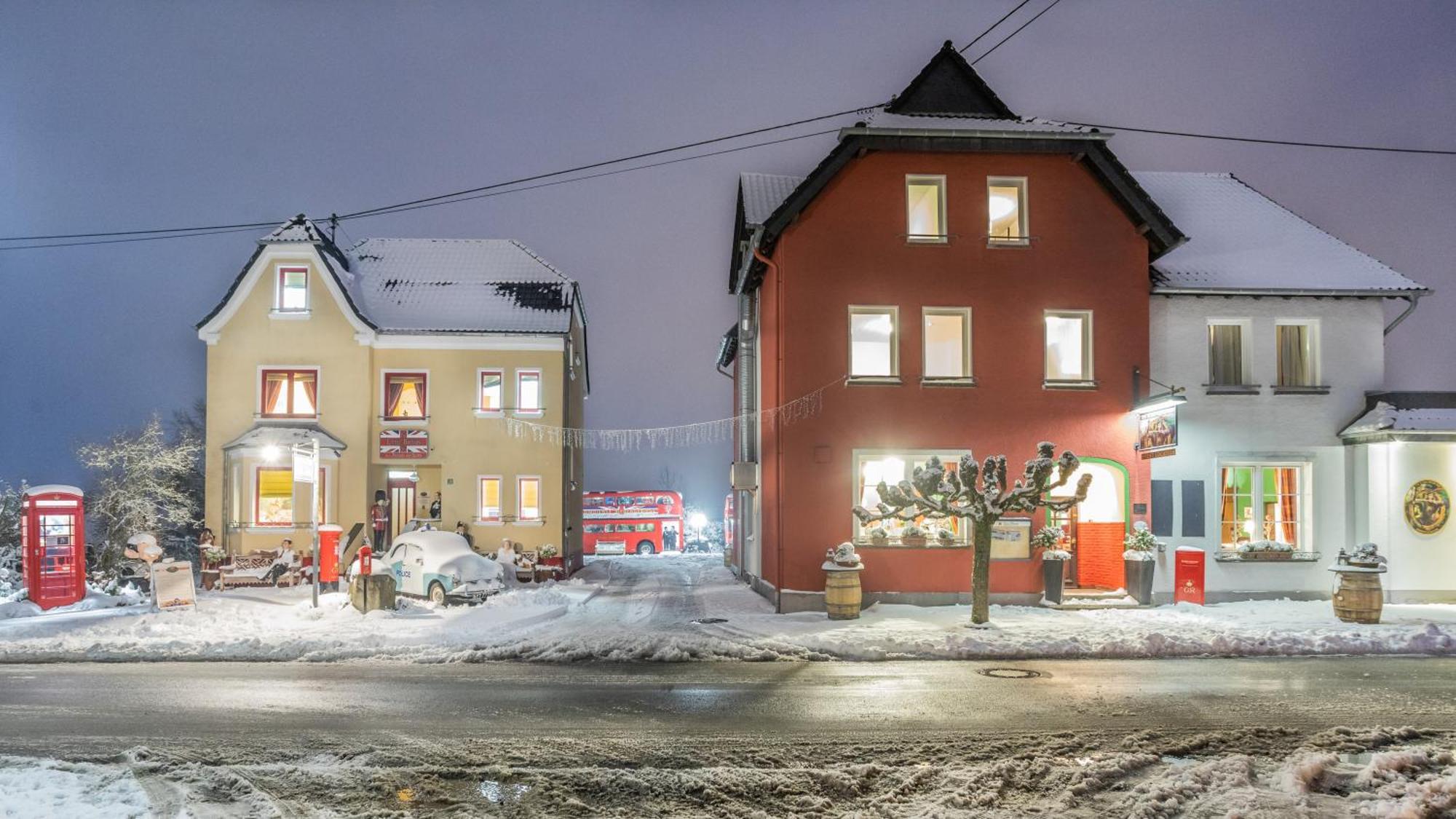 The Little Britain Inn Themed Hotel One Of A Kind In Europe Vettelschoß Εξωτερικό φωτογραφία