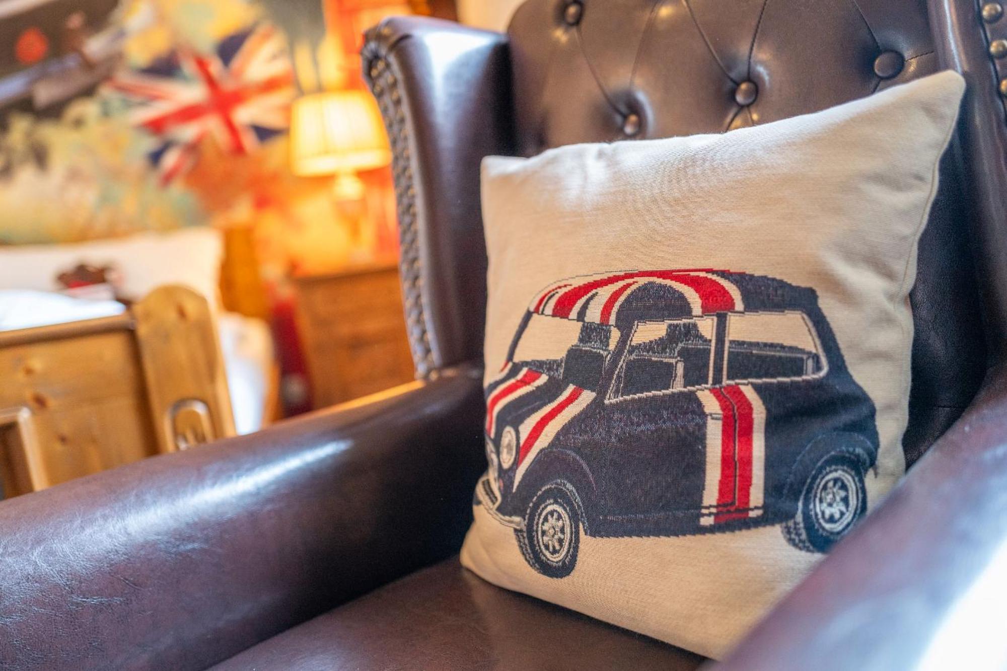 The Little Britain Inn Themed Hotel One Of A Kind In Europe Vettelschoß Δωμάτιο φωτογραφία