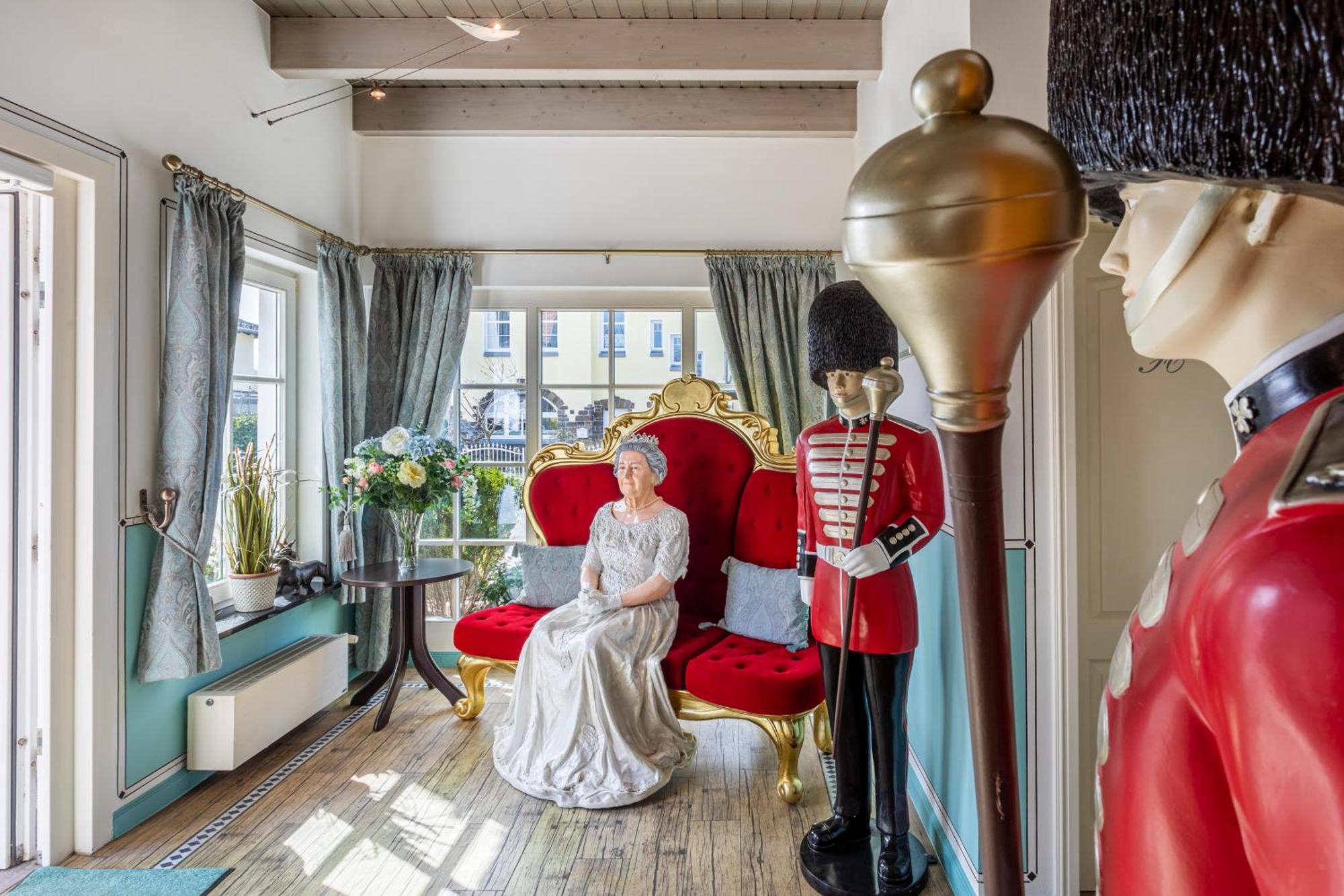 The Little Britain Inn Themed Hotel One Of A Kind In Europe Vettelschoß Εξωτερικό φωτογραφία