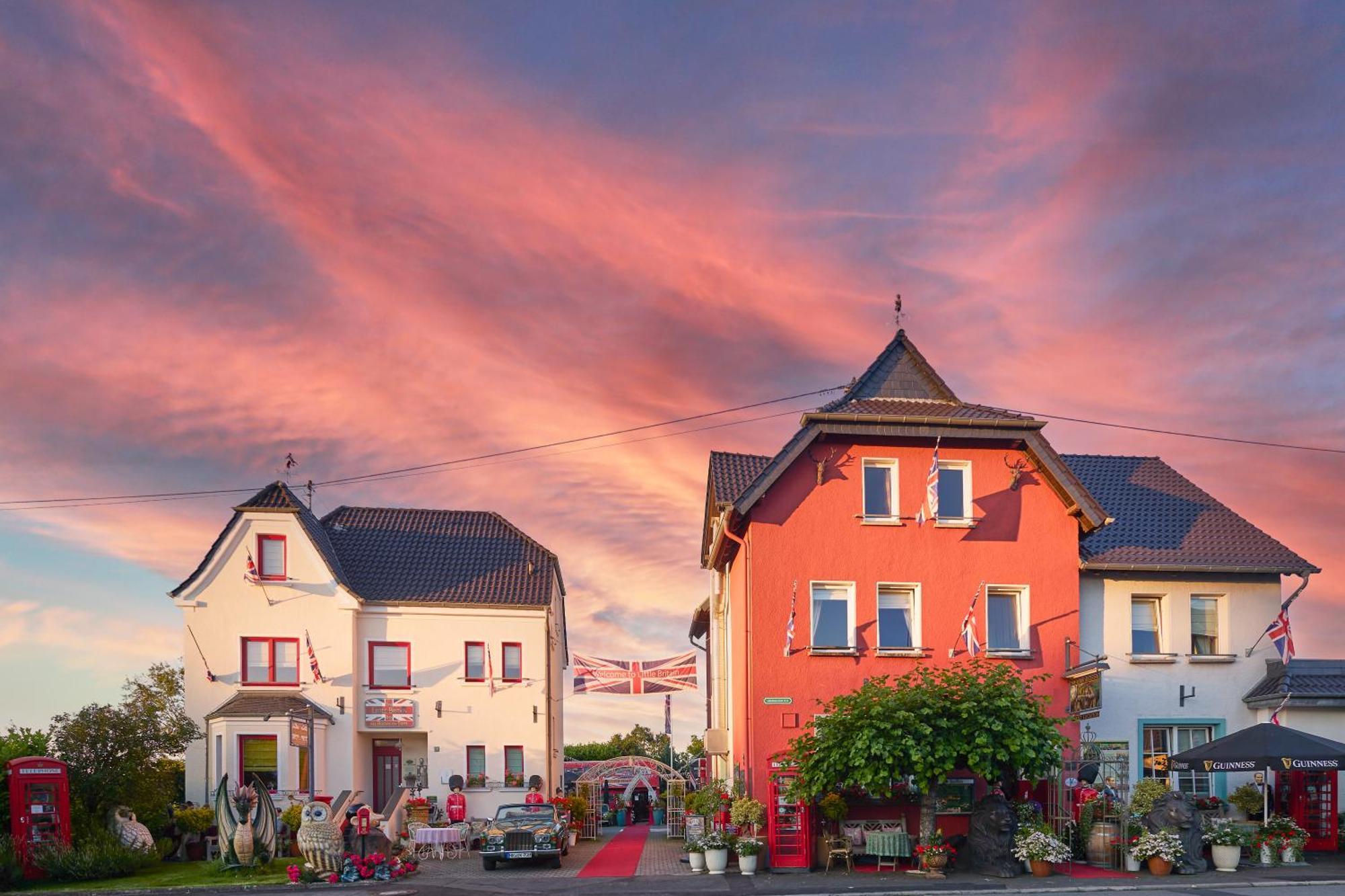 The Little Britain Inn Themed Hotel One Of A Kind In Europe Vettelschoß Εξωτερικό φωτογραφία