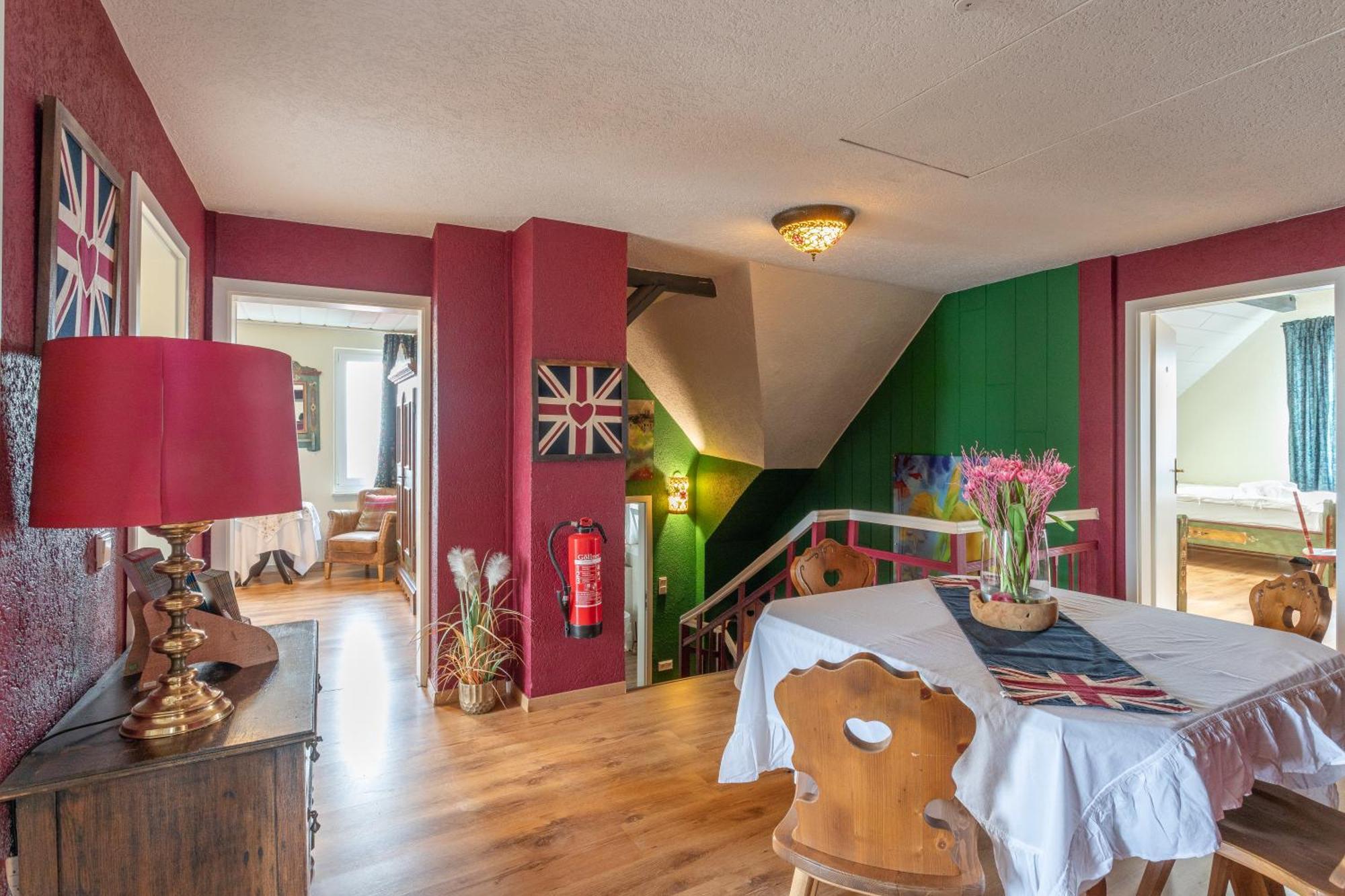 The Little Britain Inn Themed Hotel One Of A Kind In Europe Vettelschoß Εξωτερικό φωτογραφία